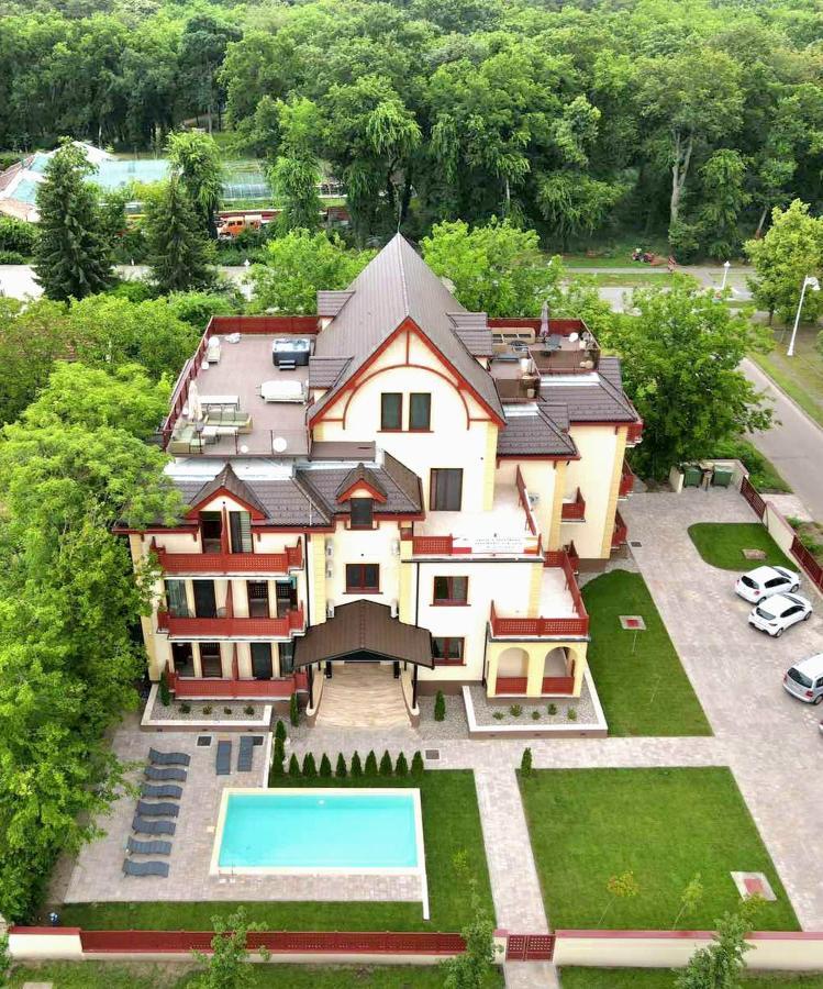 Lakeside Apartment